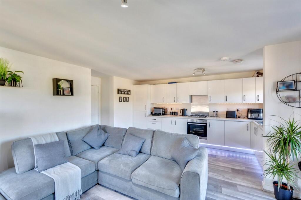 Lounge Kitchen_5.jpeg
