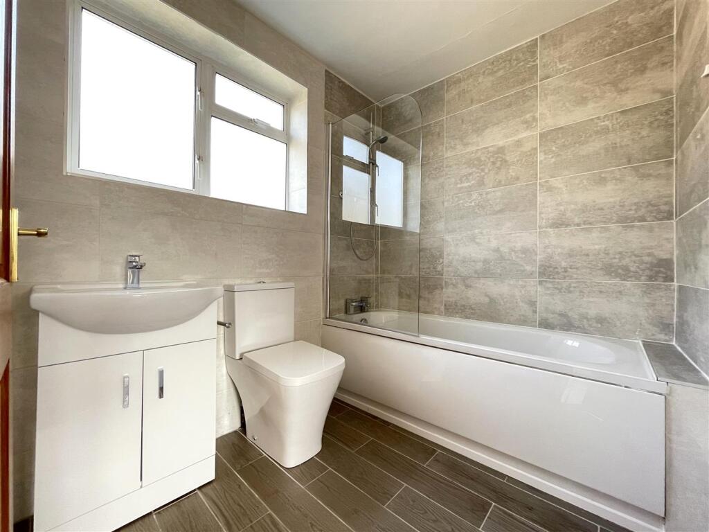 FAMILY BATHROOM