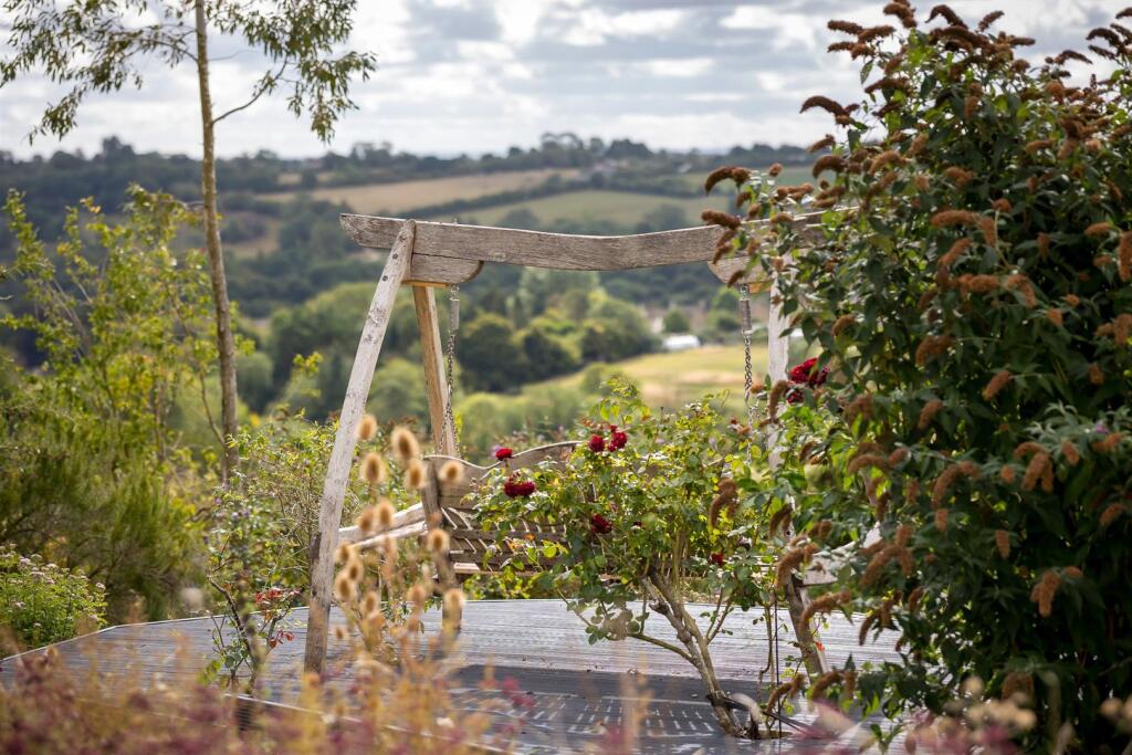 27 - High Barn - GL6 0QA - Web.jpg