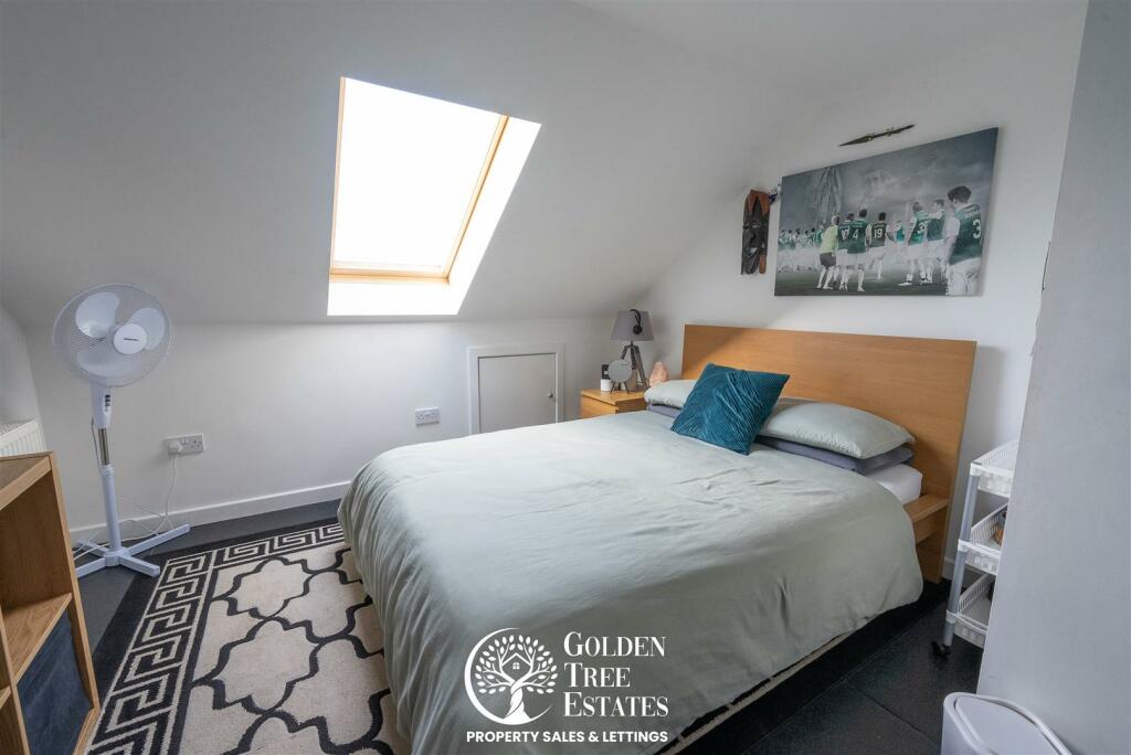 Double Garage - Bed1