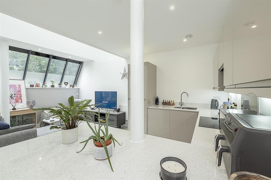 14-Hansell-Gardens-01 (2).jpg