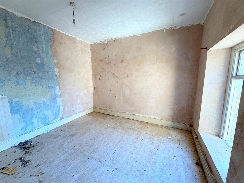 Bedroom 2a.jpg
