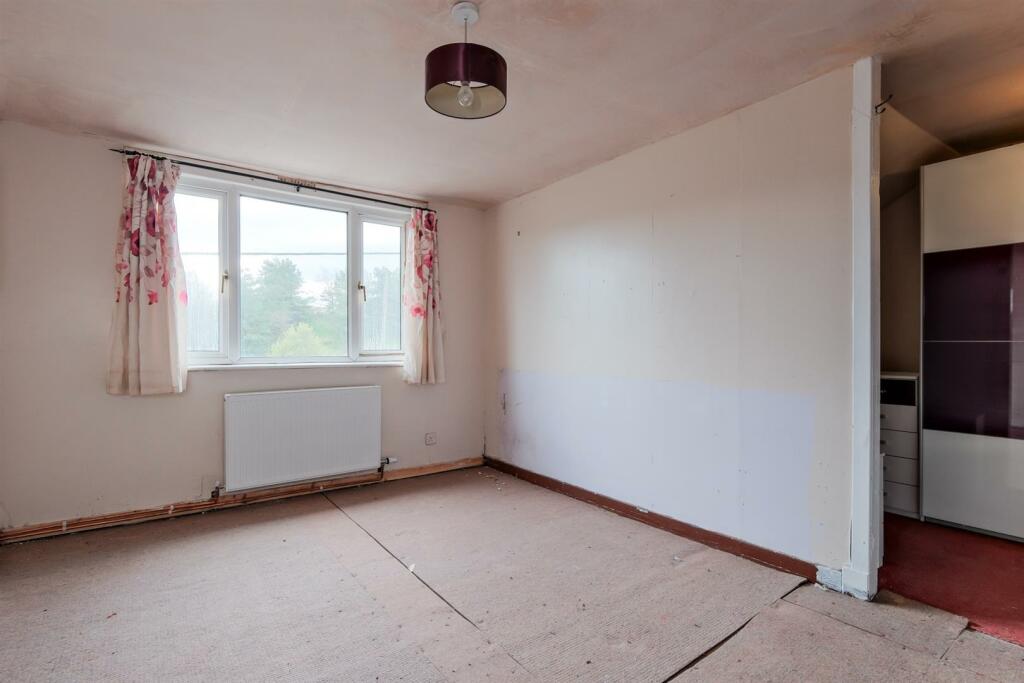 020-76 Hirst Road Harthill, ML7 5TL.jpg