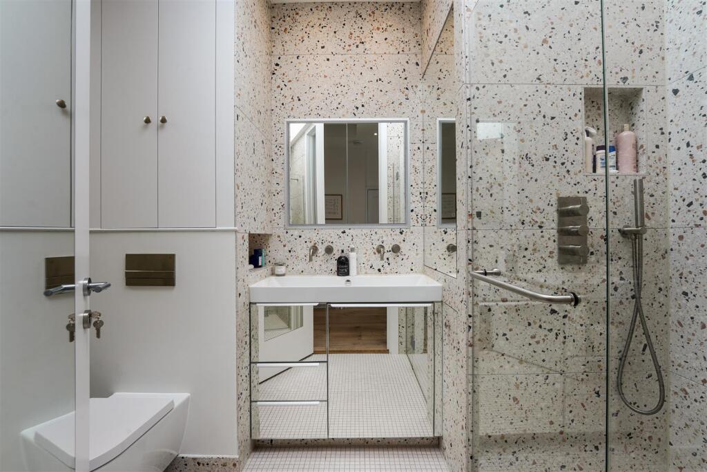 Flat 14, 7 Sloane Court West London (16).jpg