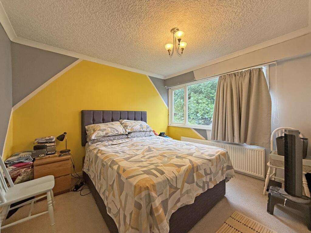 Cockington Walk 14 - Bed 1...jpg