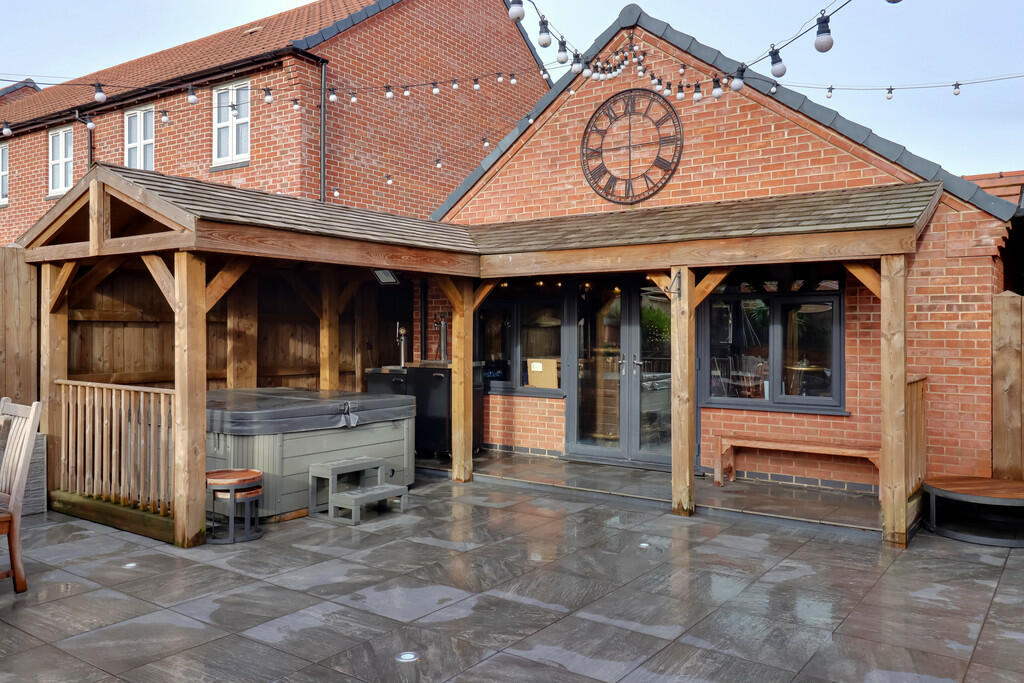 Pub / Games Room ...