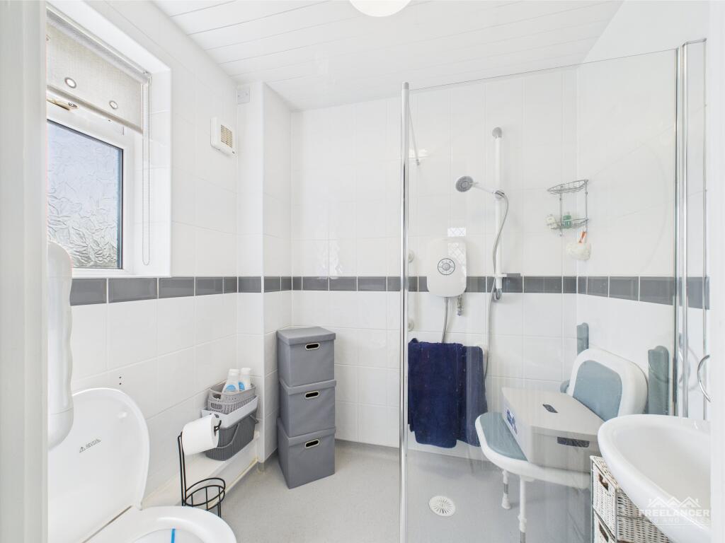 ensuite shower