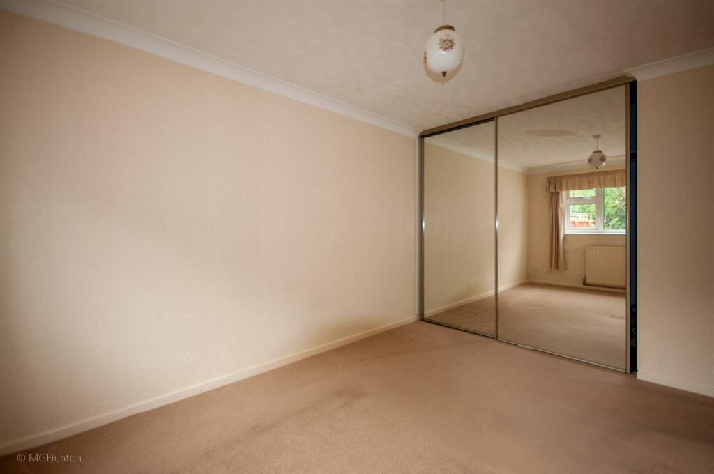 Main Bedroom..jpg