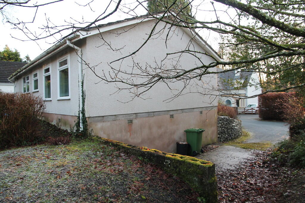 Side Parking Spac...