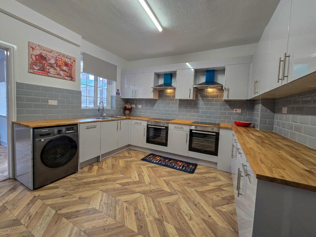 WhatsApp Image 2025-08-20 at 14.25.49 (1).jpeg