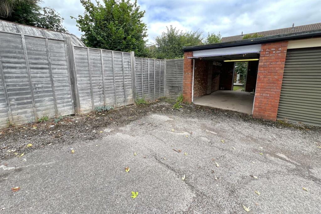 Garage 01.JPG