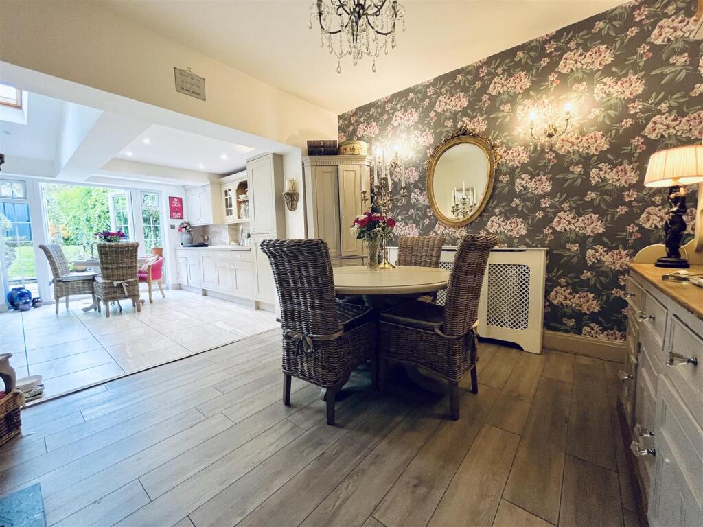 Live In Dining Kitchen