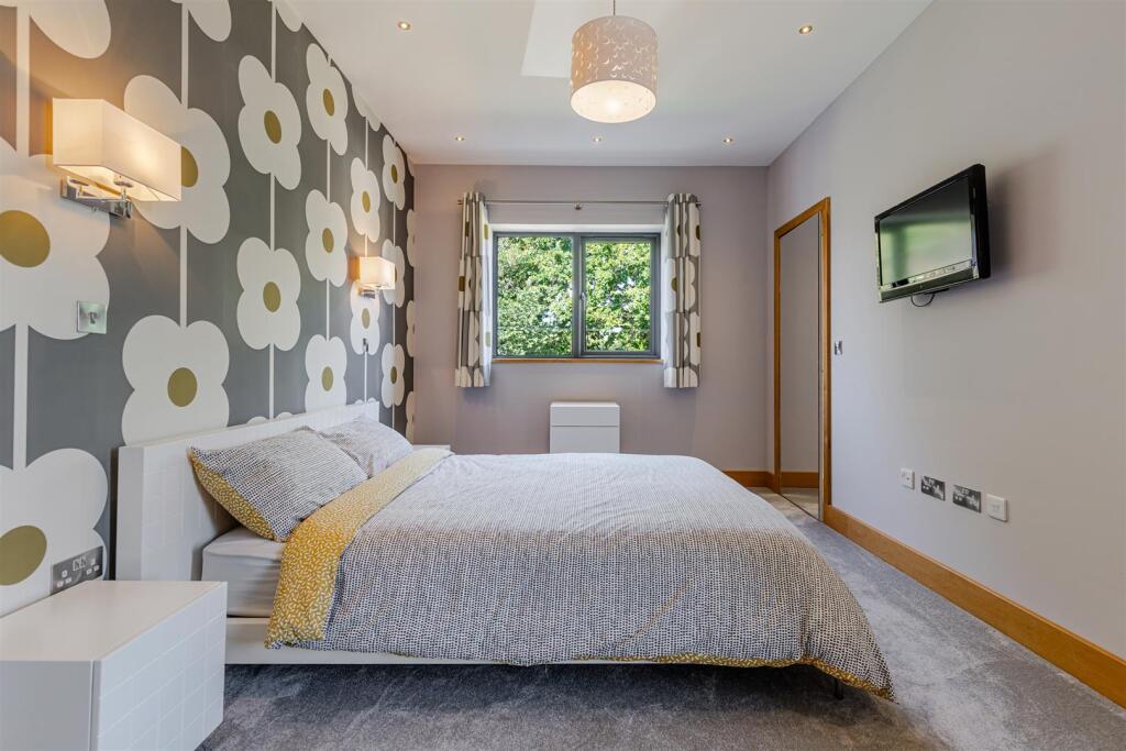 A40 - Bascombe Road, Brixham, Eastleigh House - 25