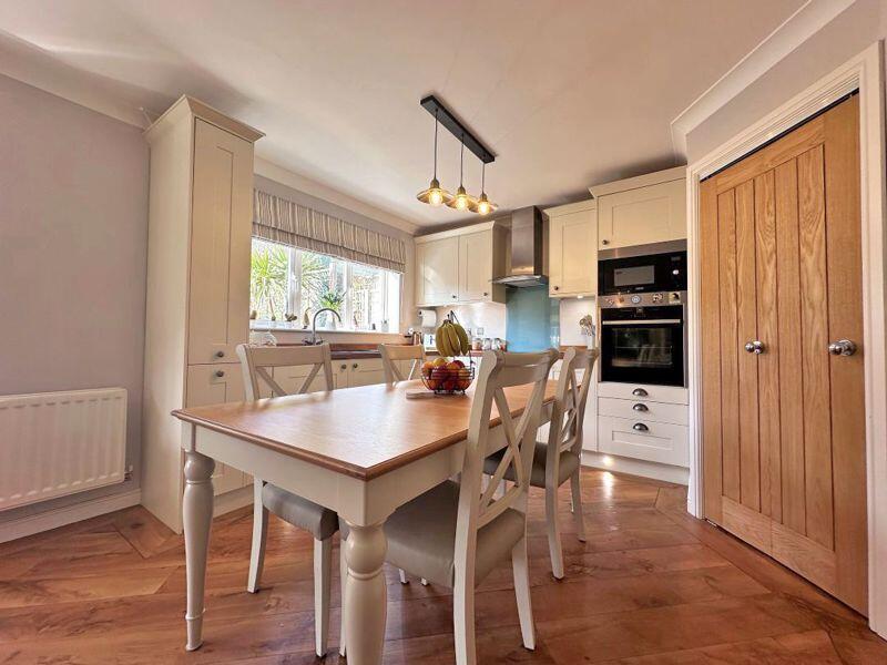 Kitchen/Dining Area