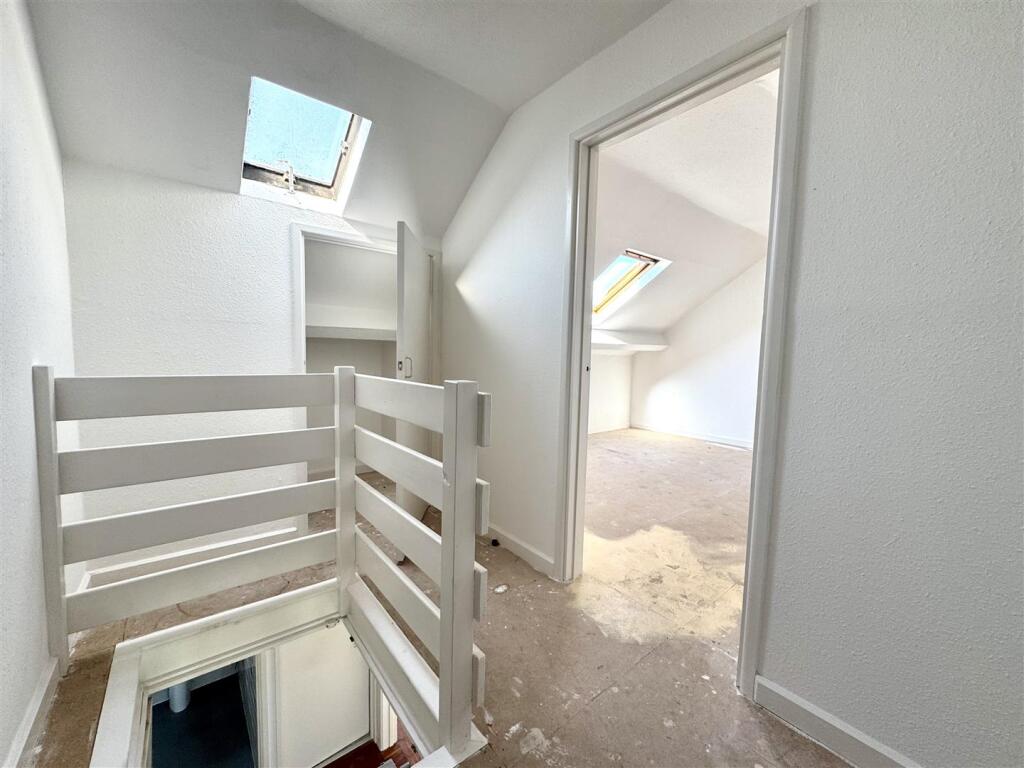 LOFT ROOM