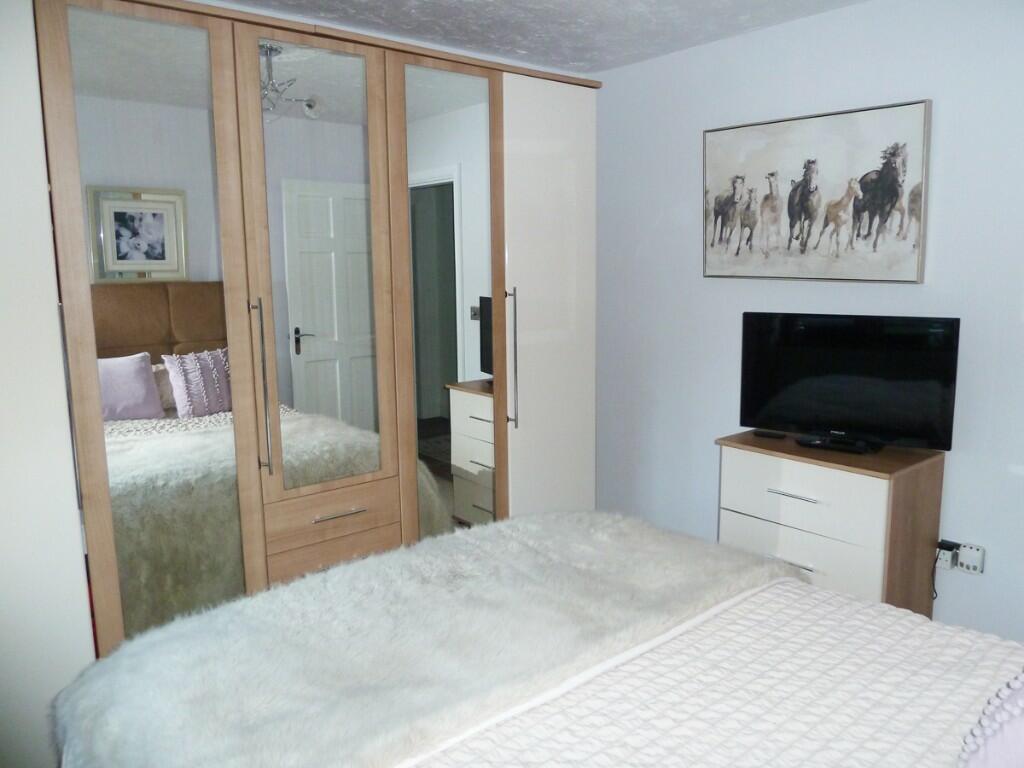 Bed 2 fitted robes