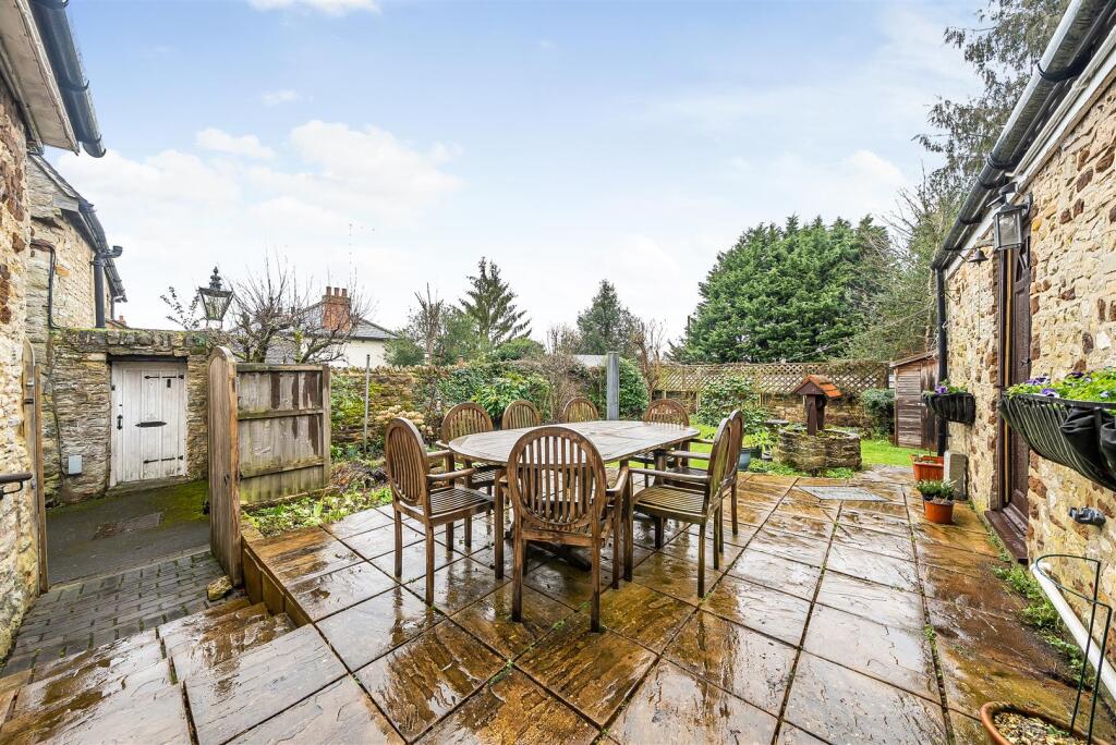 Oakbeams, 42 High Street, Blisworth (24).jpg