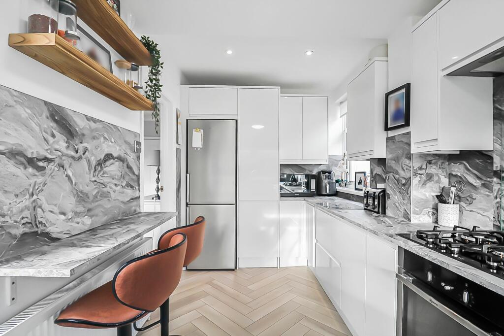 Eat-in Kitchen