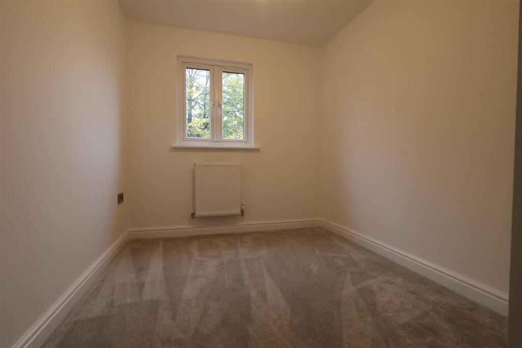 24 edgeworth bed 1.JPG