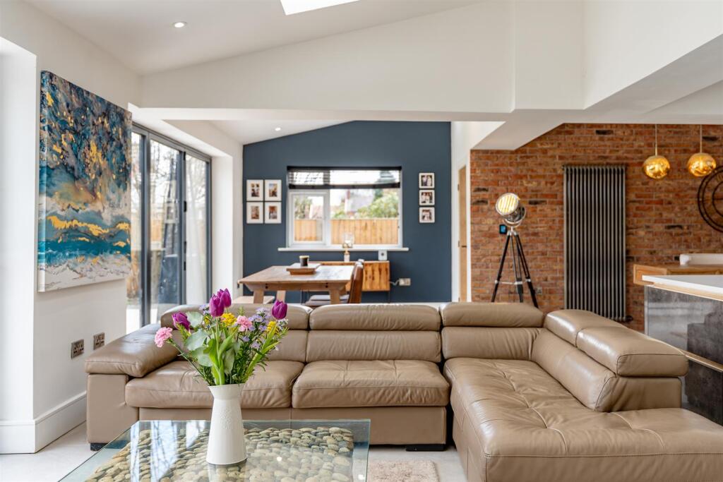 Versatile Kitchen, Living Space &amp; Home Office