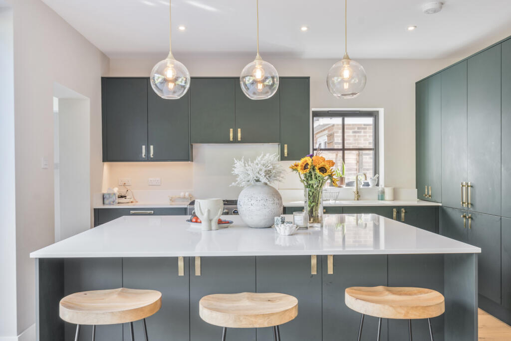 1350083-16-68c00b...