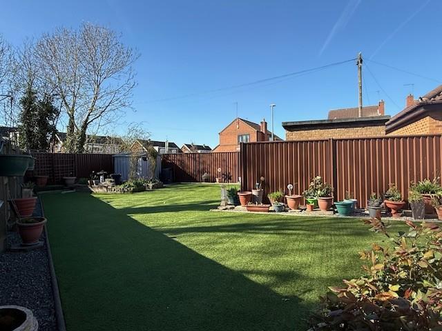 2 birch cl - garden 4.jpg