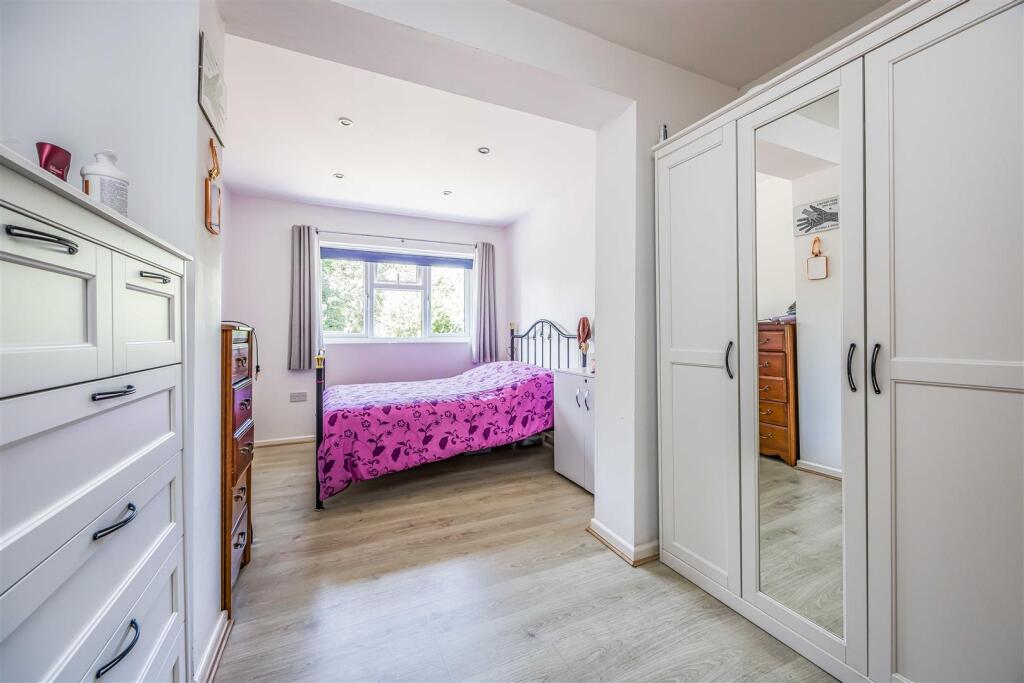 99 Church Road, Hayling Island-Small-PorticoMarket