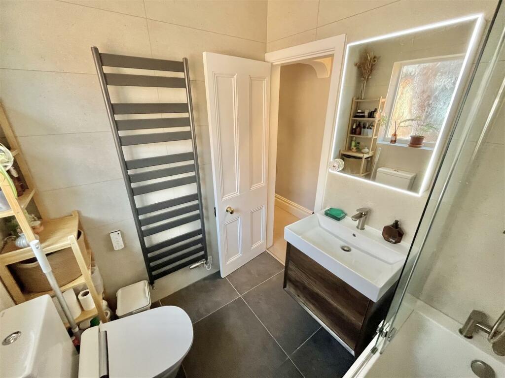 Bathroom Aspect 2