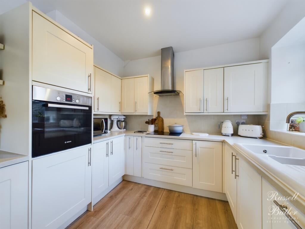 CAM01995G0-PR0228-STILL039