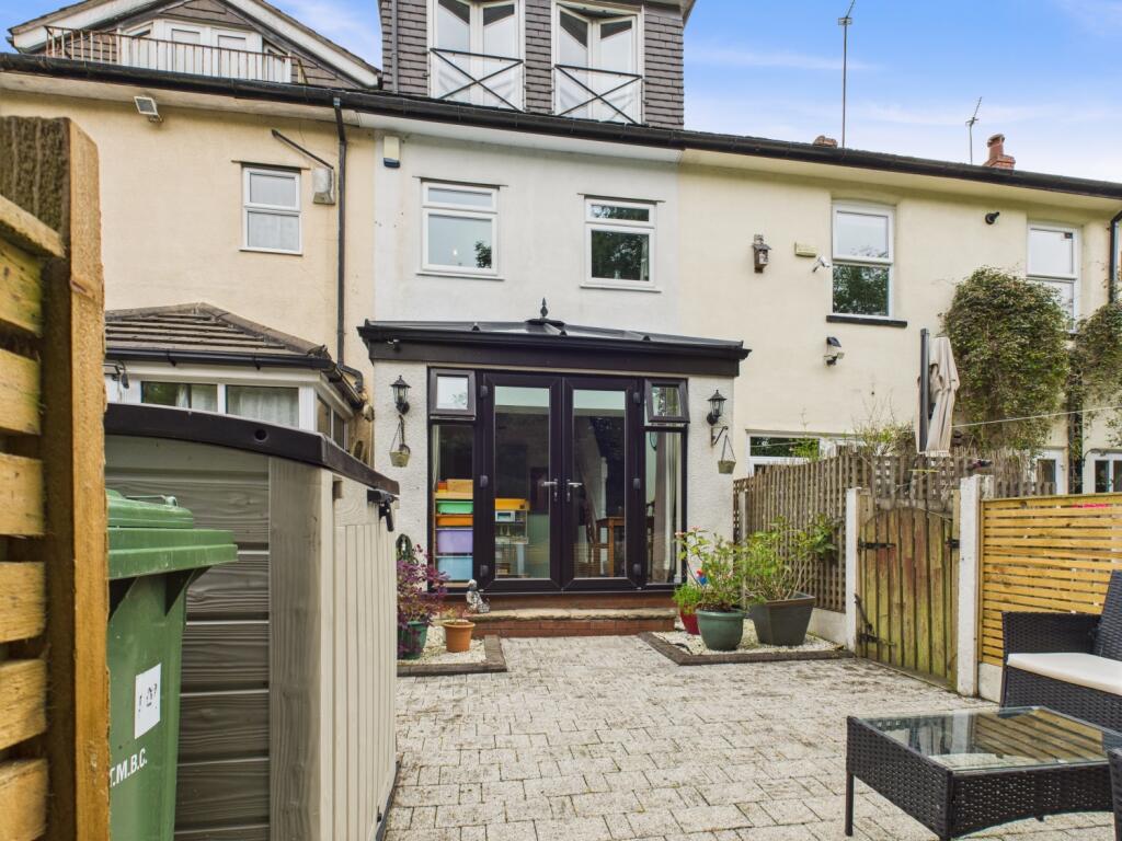 CAM03729G0-PR0080-STILL038