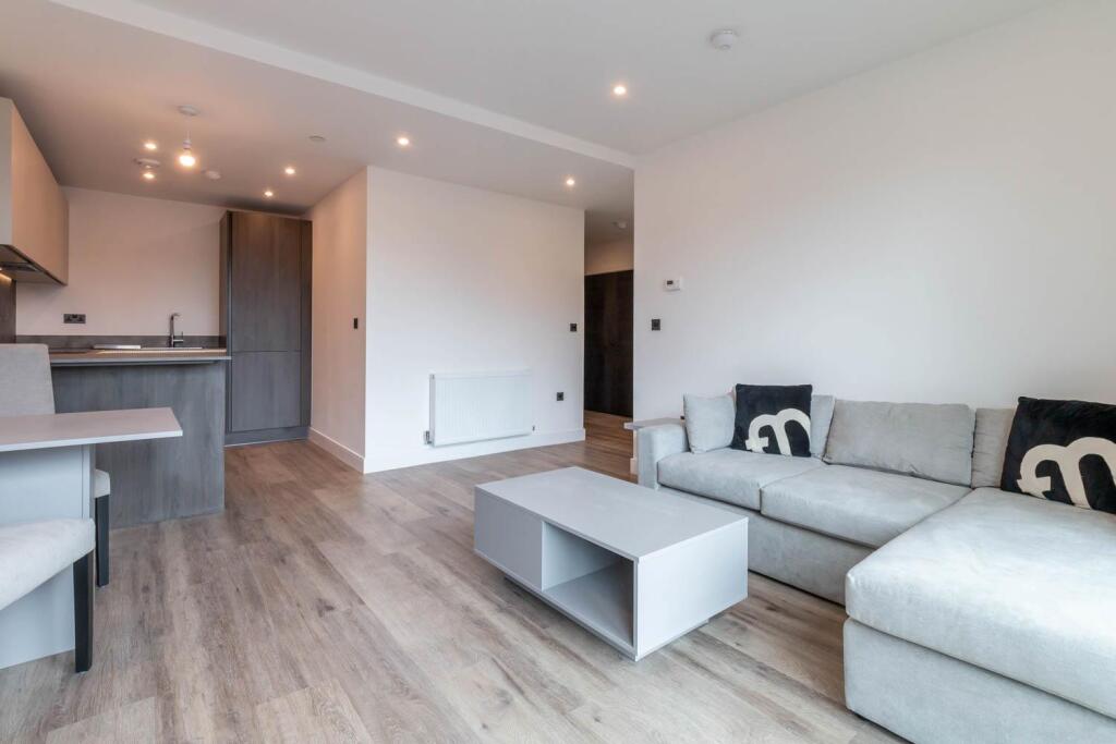 Lounge/Dining Area