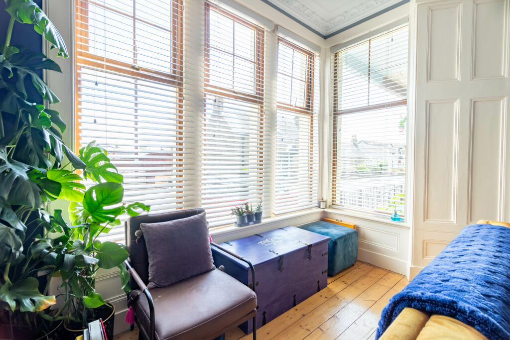 Lounge Bay Window