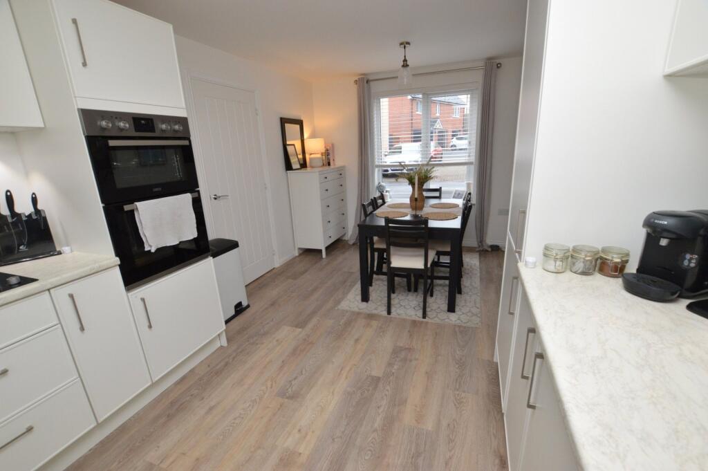 Kitchen/Dining Area