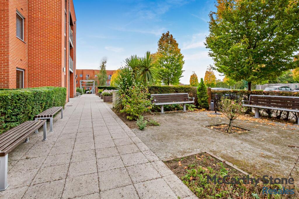 8666943-exterior09-800.jpg