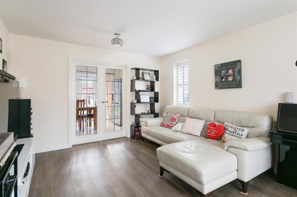 RONA MACLEAN CLOSE, (22).jpg