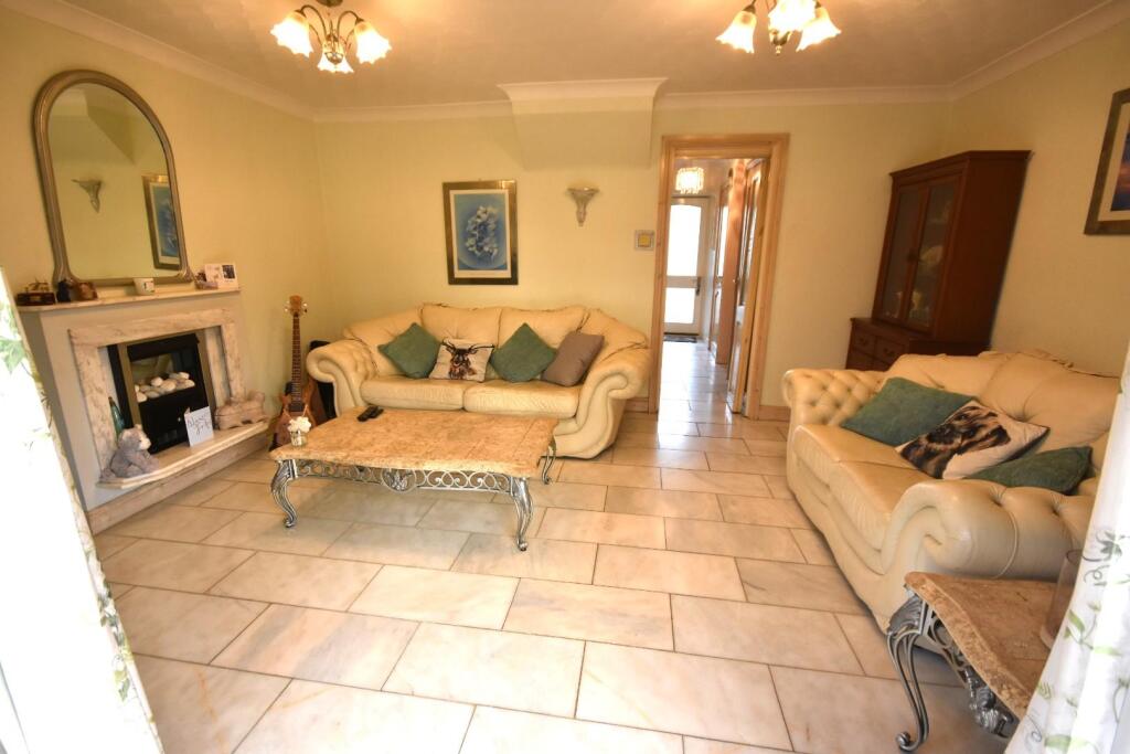 FAMILY LOUNGE