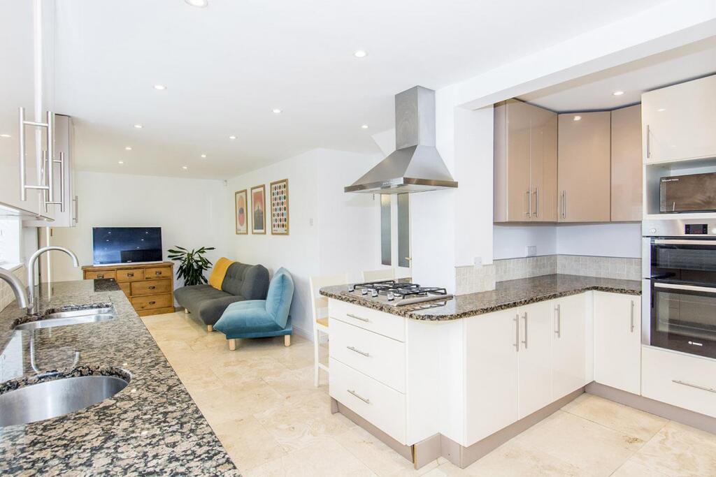 Dining Kitchen Photo 2