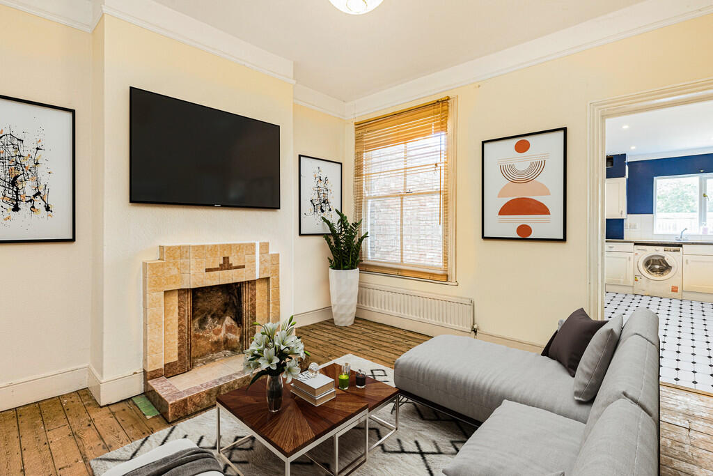 Living Area - Ang...