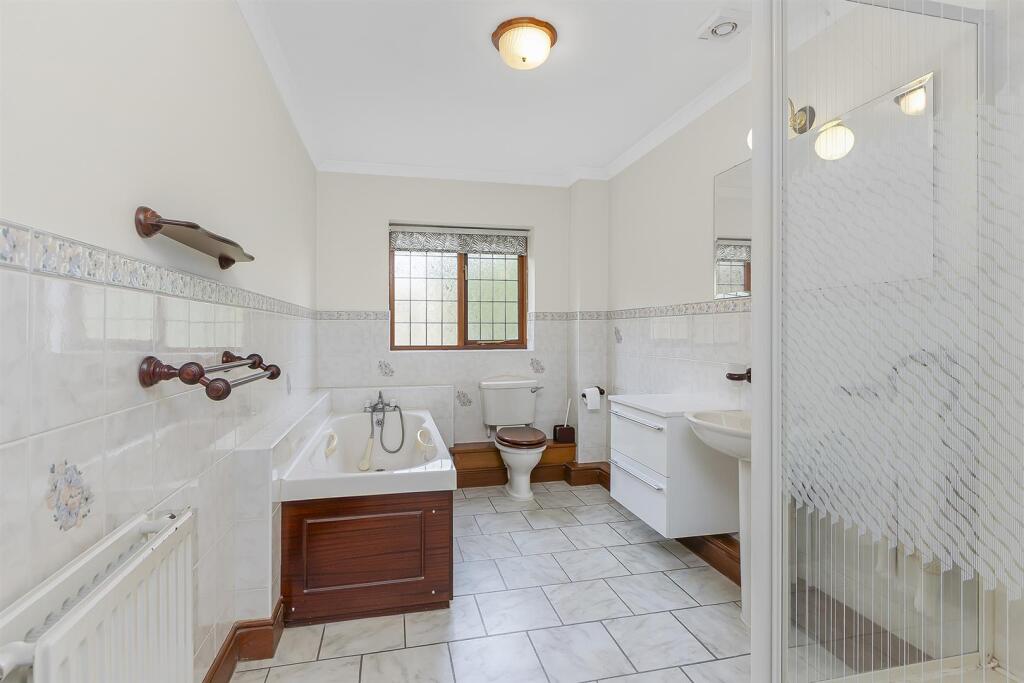 Home Close, Broadwell (23).jpg