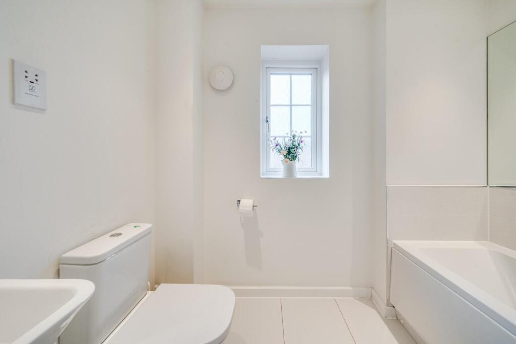 1.16 - family bathroom.jpg