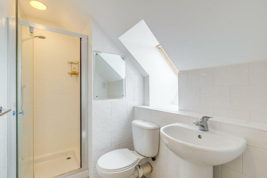 ensuite.jpg