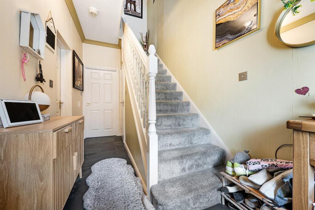 58 Threadfold Way HDR-5.jpg