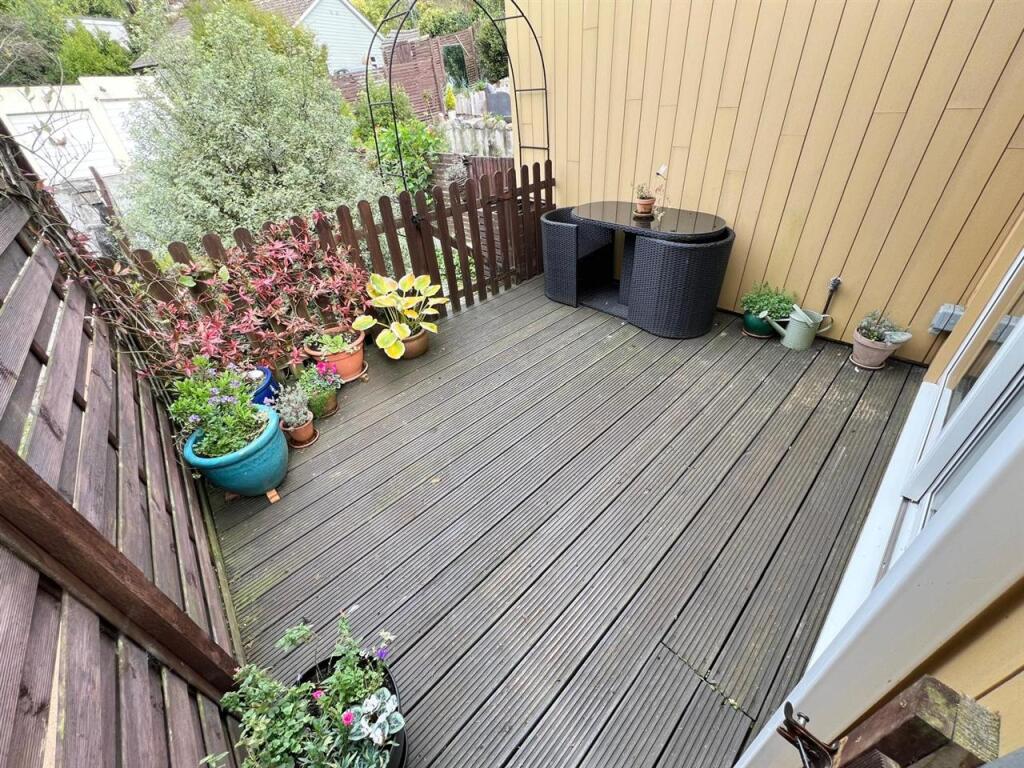 Annexe Decked Garden