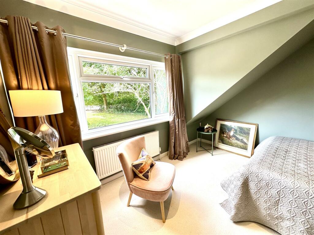 BEDROOM 4