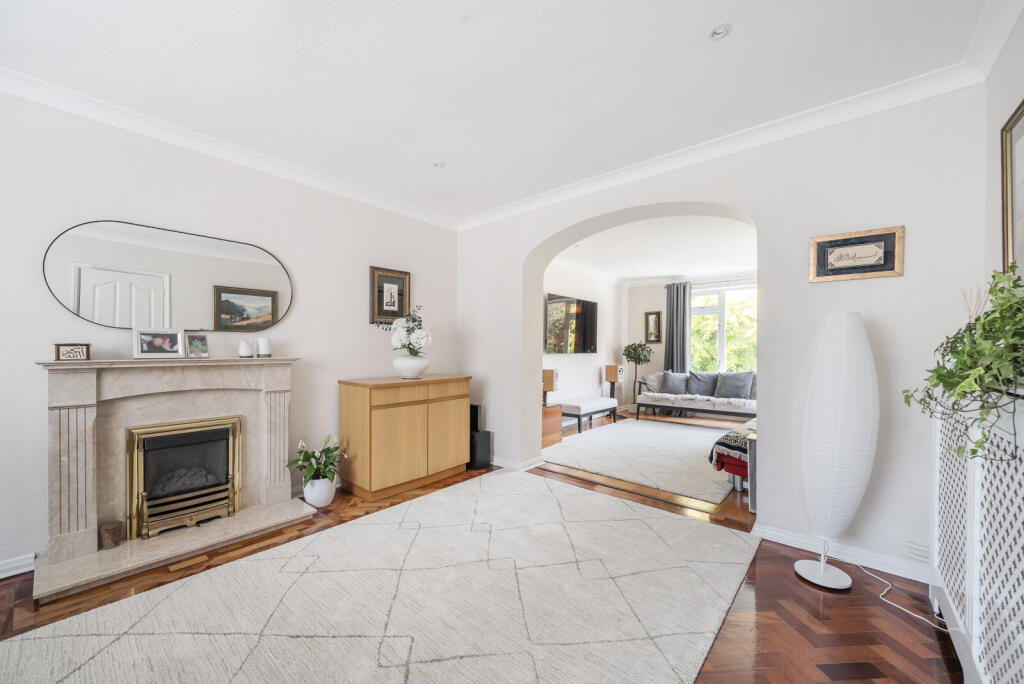 1299548-27-683065...