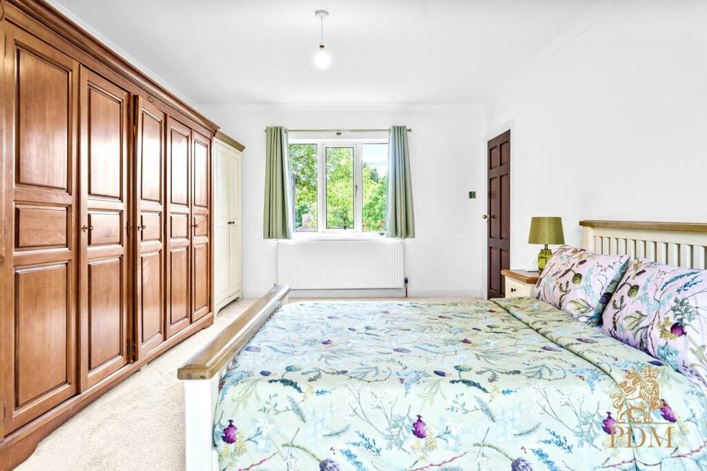 2 Parkside Wollaton NG8 2NN