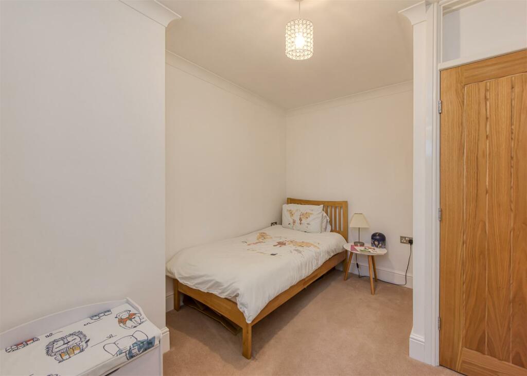 59 Elliotts Lane-bed4b.jpg