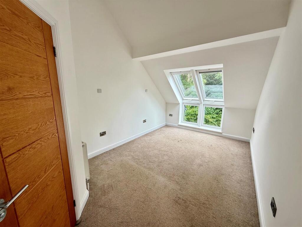 bedroom The Oak.jpg