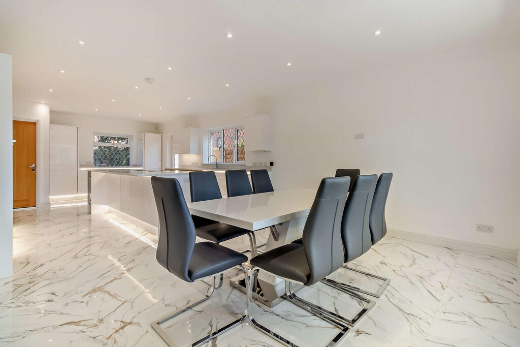 8664256-interior2...
