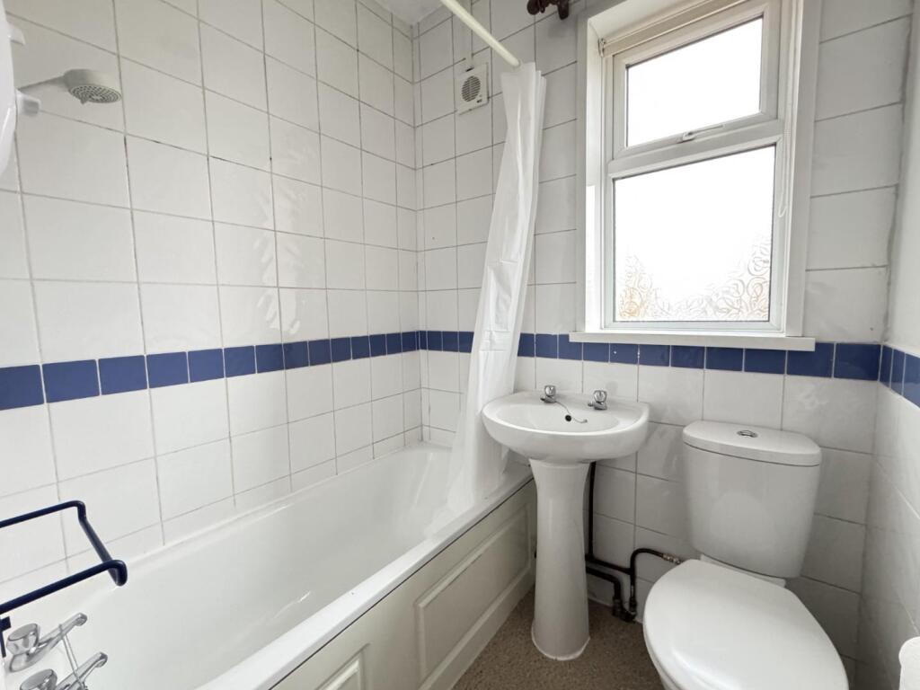 Bathroom 1.jpg